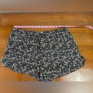 Garage shorty shorts floral